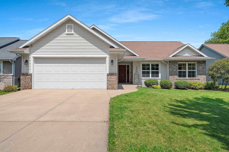2744 Commonwealth Ct, Appleton, WI 54914