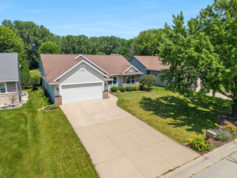 2744 Commonwealth Ct, Appleton, WI 54914