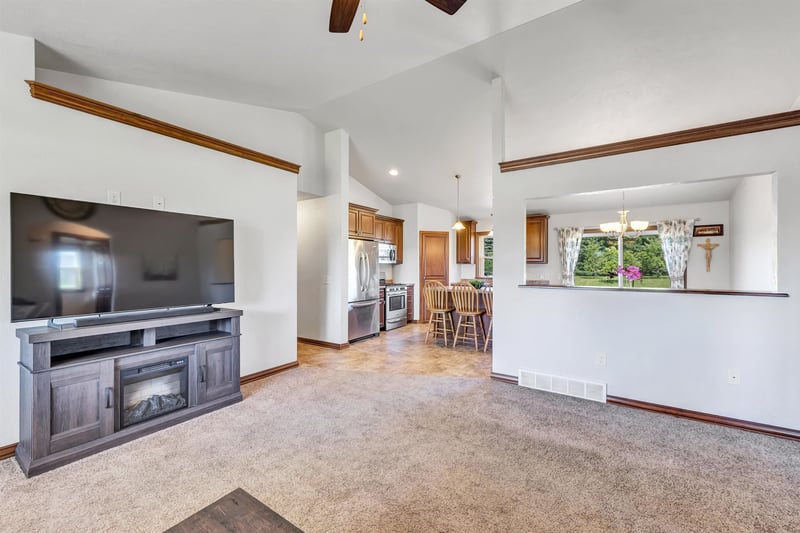 988 Creek Ct, Little Suamico, WI 54141