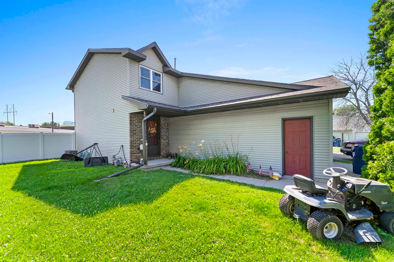 2744 Monaco Dr, Green Bay, WI 54311-6683