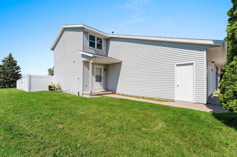 2745 Monaco Dr, Green Bay, WI 54311-6683