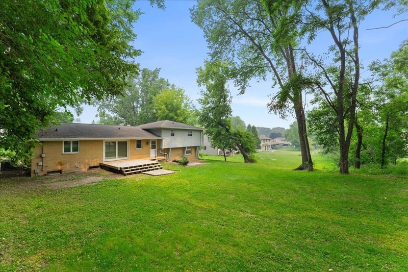 2596 Deckner Ave, Green Bay, WI 54302-4928
