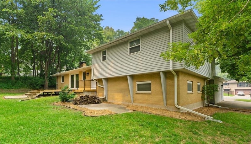 2596 Deckner Ave, Green Bay, WI 54302-4928
