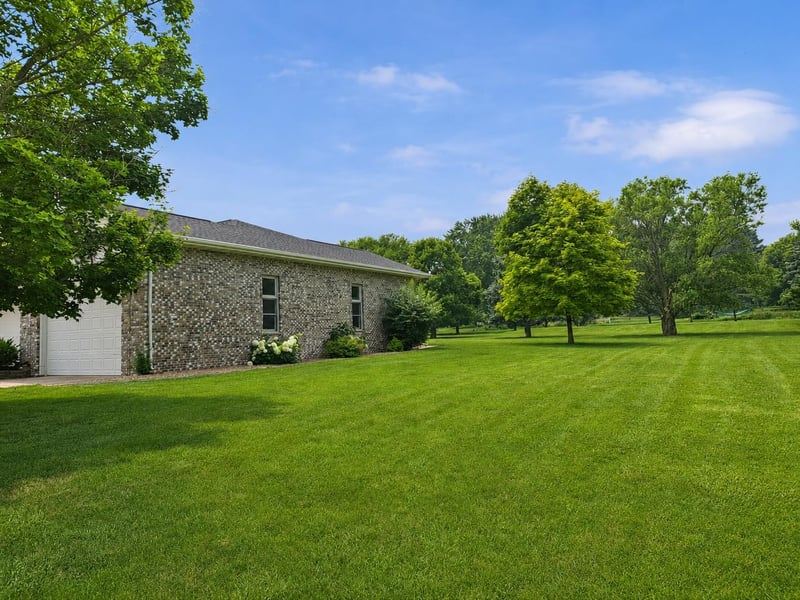 8187 Lehrer Ln, Neenah, WI 54956