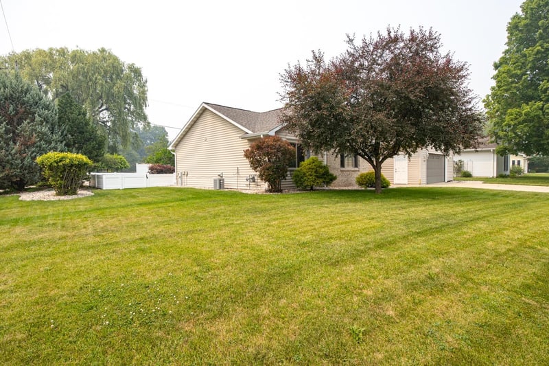 1203 Montclaire Ct, Appleton, WI 54915