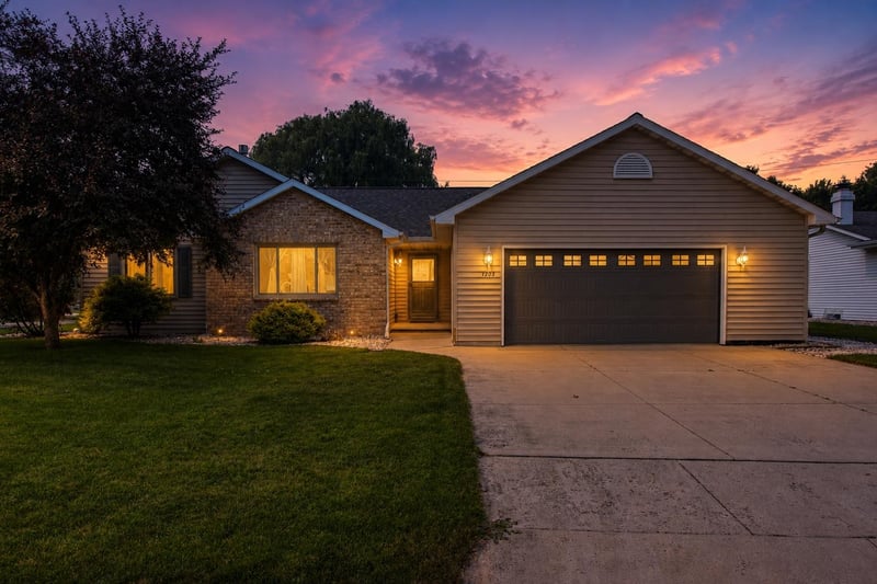1203 Montclaire Ct, Appleton, WI 54915