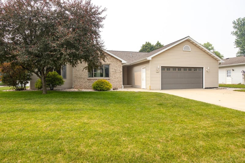 1203 Montclaire Ct, Appleton, WI 54915