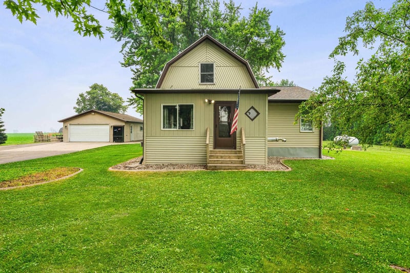N5403 County Rd W, New London, WI 54961