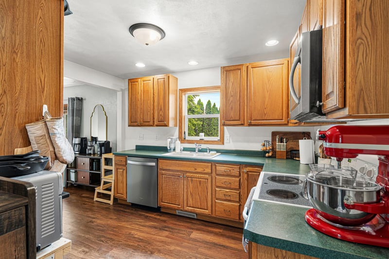 N5403 County Rd W, New London, WI 54961