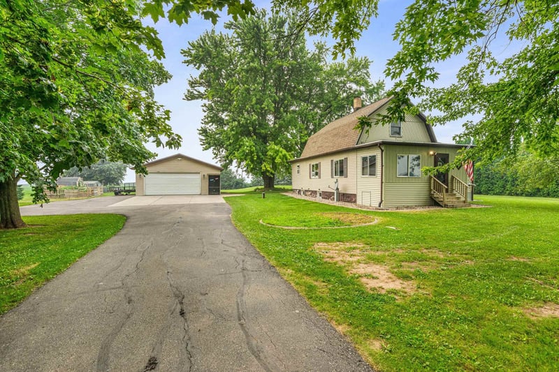 N5403 County Rd W, New London, WI 54961