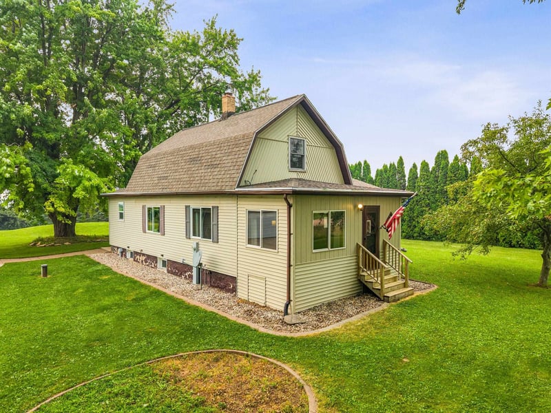 N5403 County Rd W, New London, WI 54961