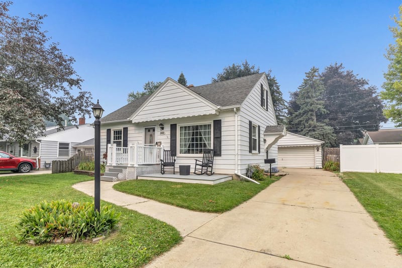 1033 Royal Blvd, Green Bay, WI 54303