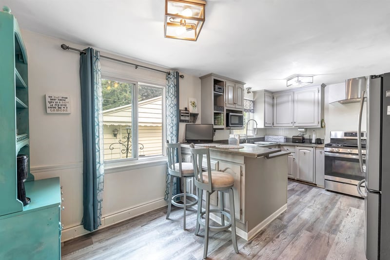 1033 Royal Blvd, Green Bay, WI 54303