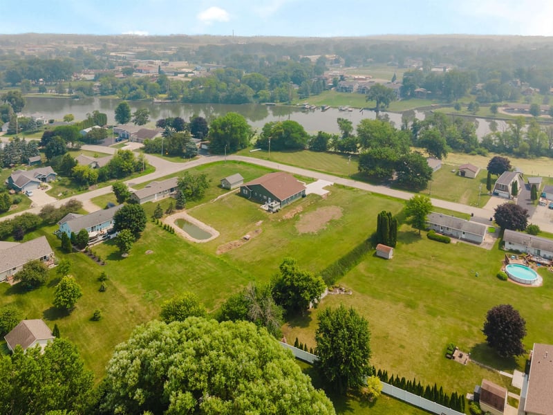 661 River Dr, Omro, WI 54963
