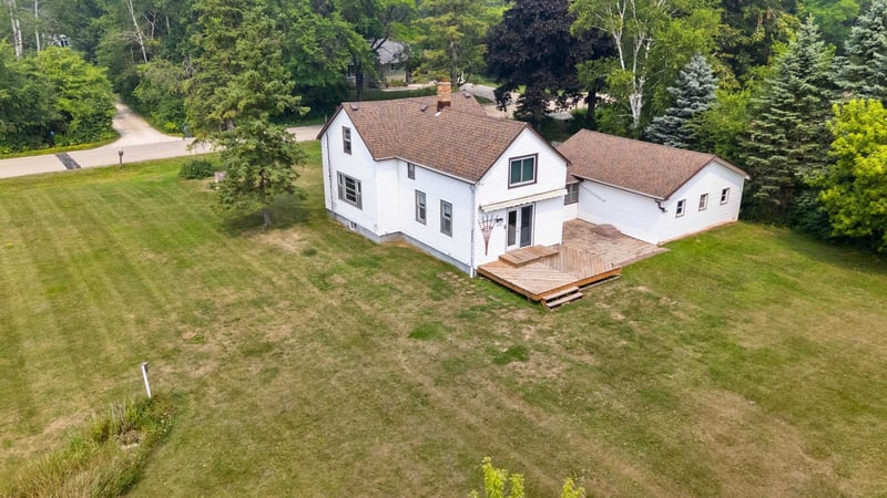 1041 Black Wolf Ave, Oshkosh, WI 54902-9165
