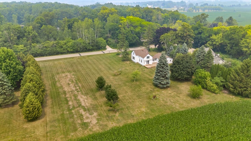 1041 Black Wolf Ave, Oshkosh, WI 54902-9165