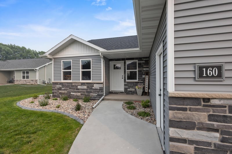 160 Golf Course Dr, Wrightstown, WI 54180