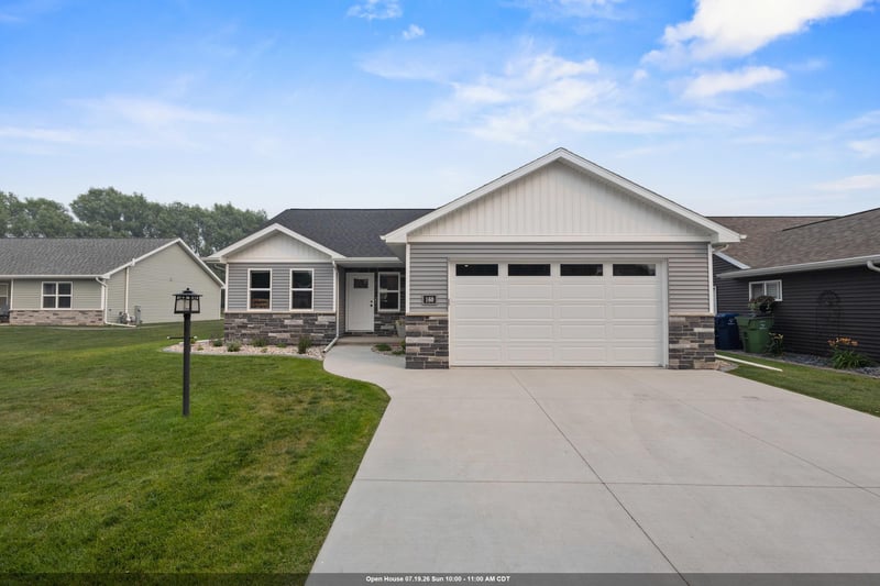 160 Golf Course Dr, Wrightstown, WI 54180