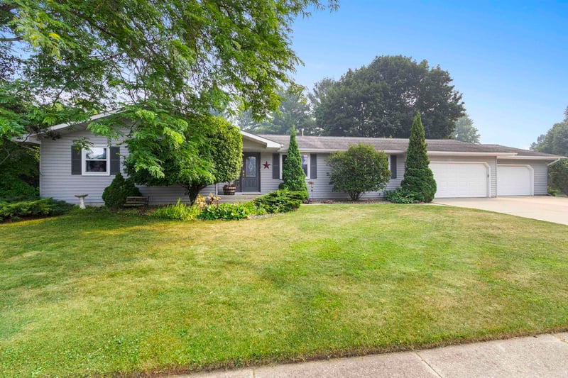 212 Madison St, Oconto, WI 54153