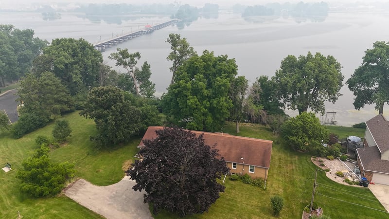 853 Neff Ct, Neenah, WI 54956