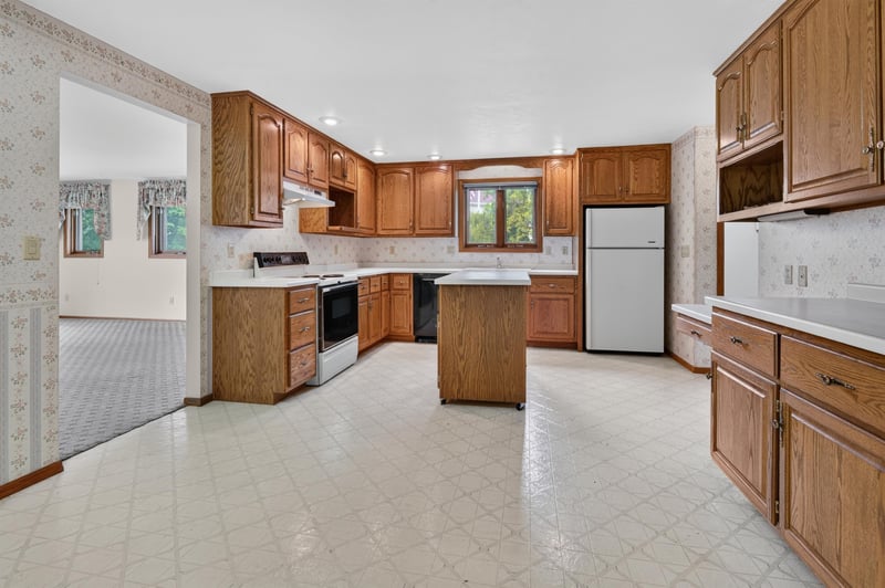 713 Canberry Ct, De Pere, WI 54115-3698