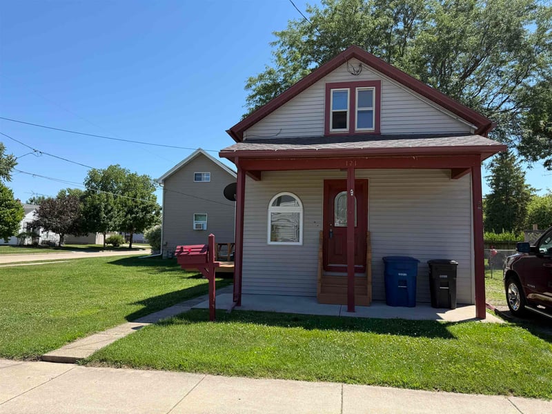 121 Melvin Ave, Oshkosh, WI 54901