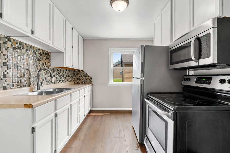 1221 Manitowoc Rd, Menasha, WI 54952