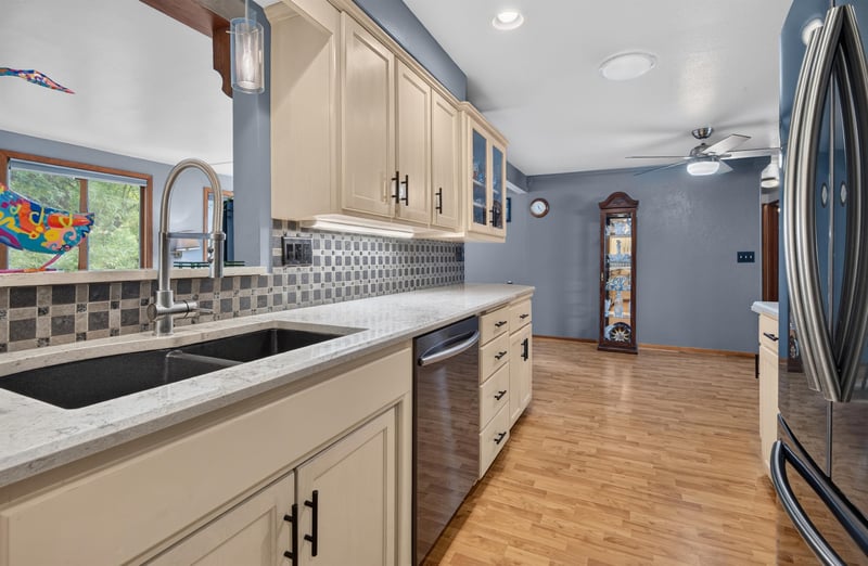 511 Superior Rd, Green Bay, WI 54311-7558