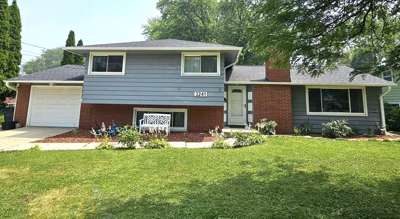3241 Clay St, Green Bay, WI 54301