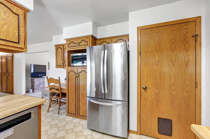 1090 Melody Dr, Howard, WI 54303