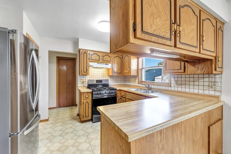1090 Melody Dr, Howard, WI 54303
