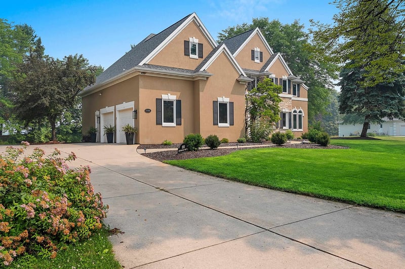 1111 Huntington Way, Suamico, WI 54173-3