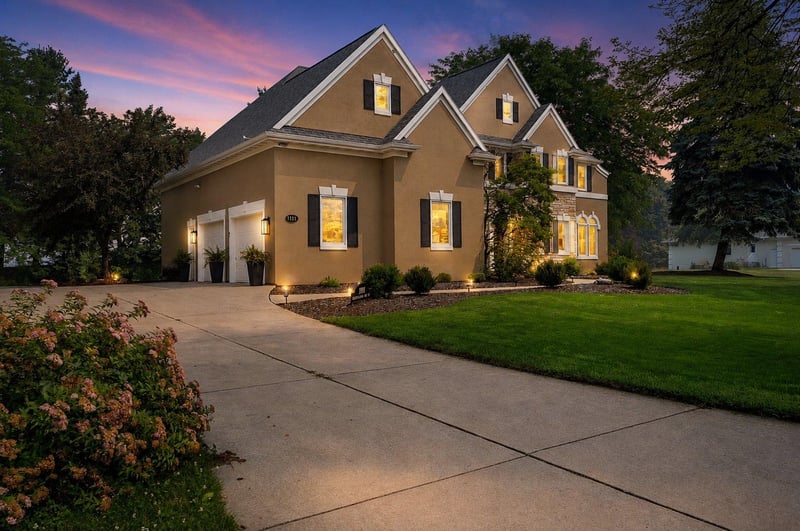 1111 Huntington Way, Suamico, WI 54173-3