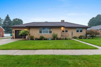 1237 Bond St, Green Bay, WI 54303