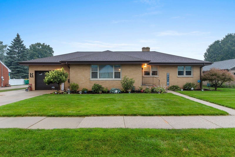1237 Bond St, Green Bay, WI 54303