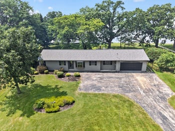 2507 Edgewood Ln, Oshkosh, WI 54904-9598