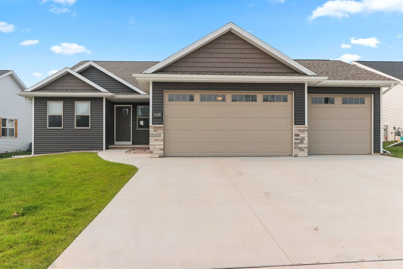 1626 Valor Pl, Neenah, WI 54956