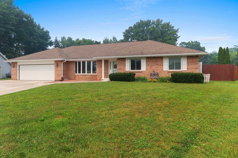 2615 Edgewood Ln, Green Bay, WI 54302