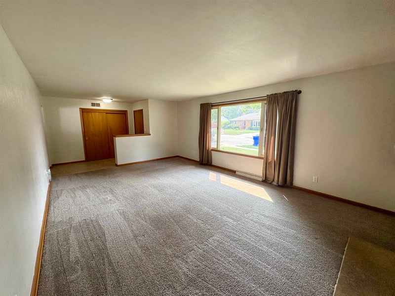 416 Park St, Green Bay, WI 54303