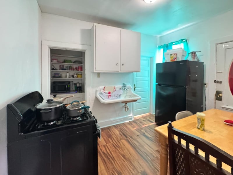 1319 Day St, Green Bay, WI 54302-1914