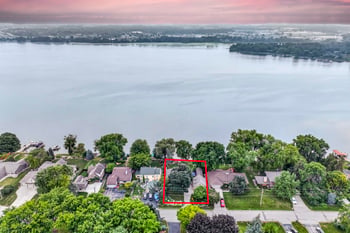 1376 Lakeshore Dr, Menasha, WI 54952