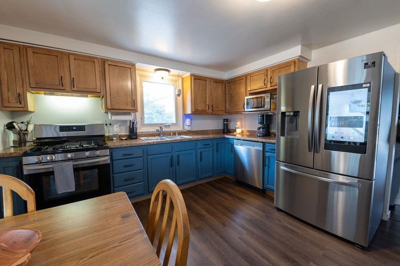 1085 Cumberland Trl, Oshkosh, WI 54904