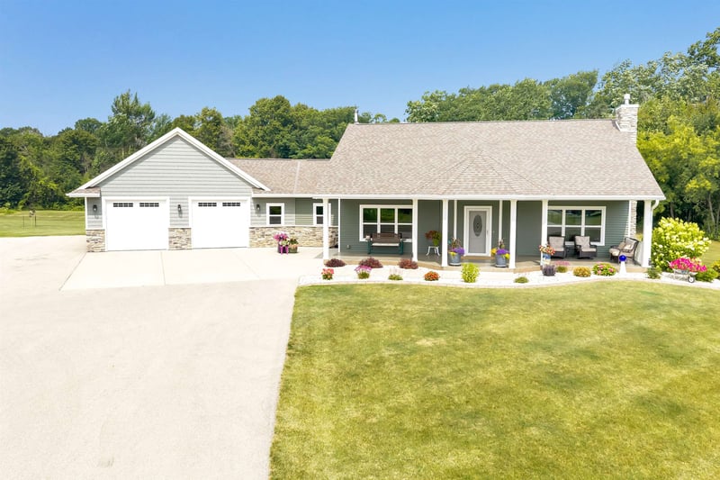 N7273 Moore Rd, Seymour, WI 54165