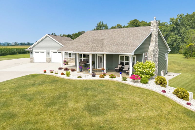 N7273 Moore Rd, Seymour, WI 54165
