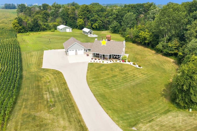 N7273 Moore Rd, Seymour, WI 54165