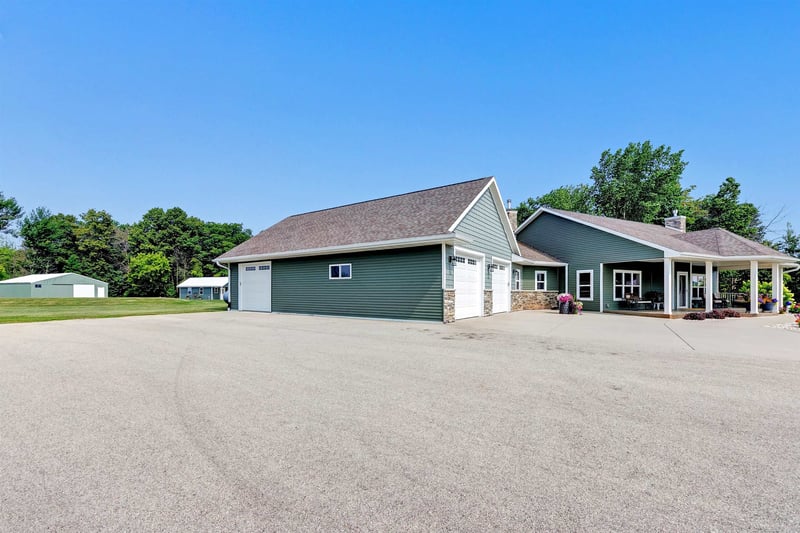 N7273 Moore Rd, Seymour, WI 54165