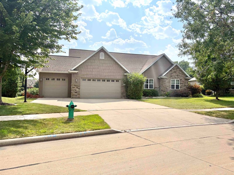 2701 Glenhurst Ln, Appleton, WI 54913-8086