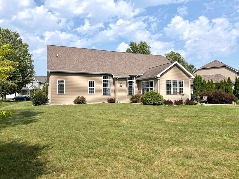2701 Glenhurst Ln, Appleton, WI 54913-8086