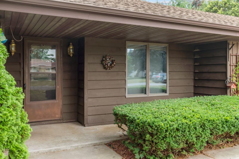 301 Oak Manor Dr, Oshkosh, WI 54904
