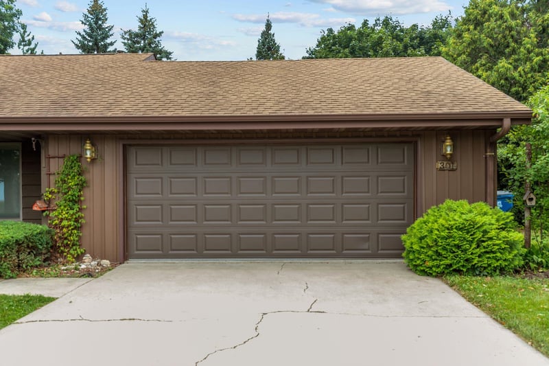 301 Oak Manor Dr, Oshkosh, WI 54904
